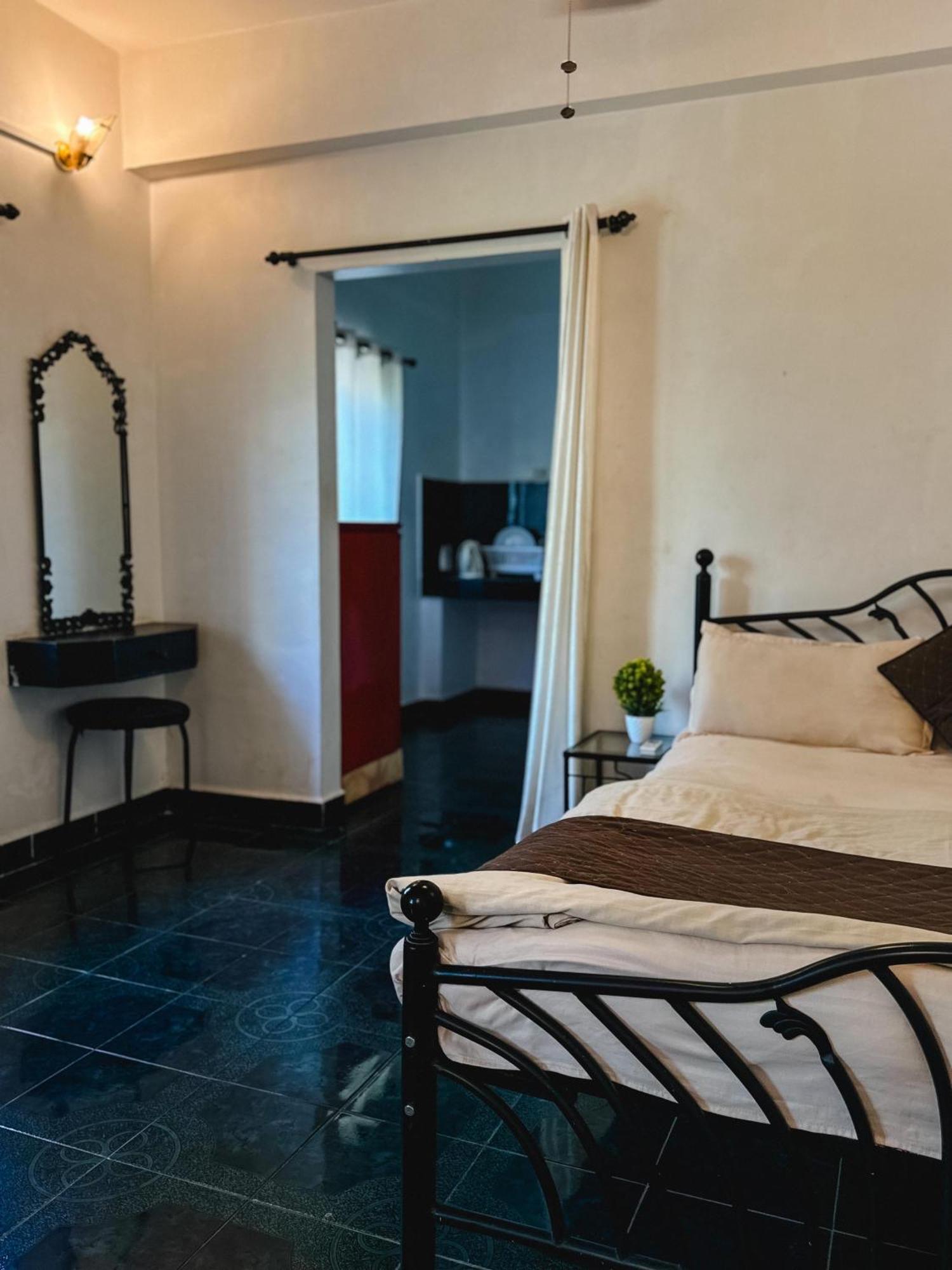 1Bhk Suites With Kitchen & Pool By Goaround Homes At Vagator Exterior photo